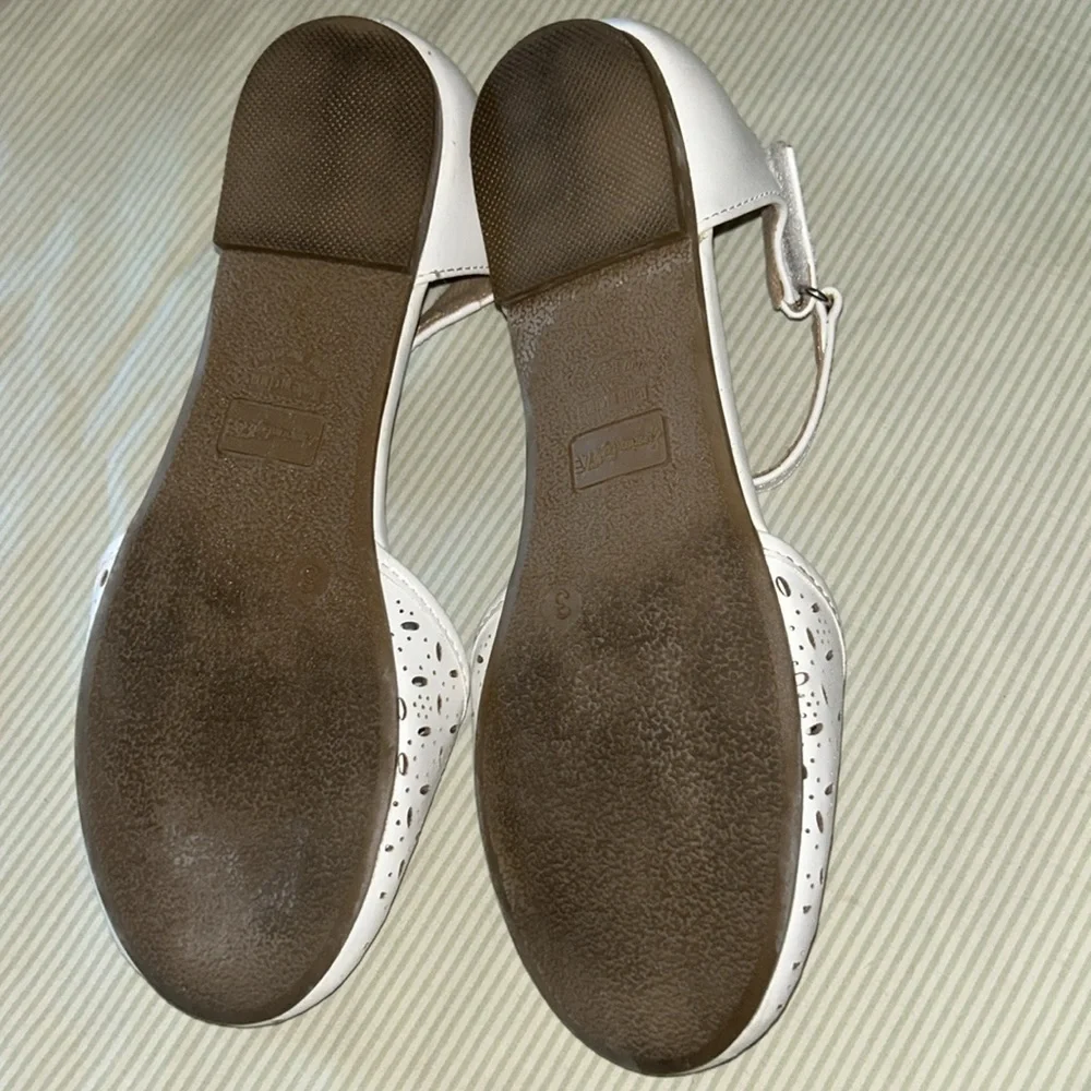 Wore once American Eagle White Mary Janes Size 3 Girls Sandals, Casual Or Dress - Picture 4 of 5